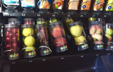 Oferta saludable: la fruta, un básico en las máquinas de vending de los hospitales