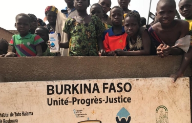 Pozos Sin Fronteras: Un agua osmotizada con minerales esenciales, 100% solidaria Pozos Sin Fronteras: Un agua osmotizada con minerales esenciales, 100% solidaria