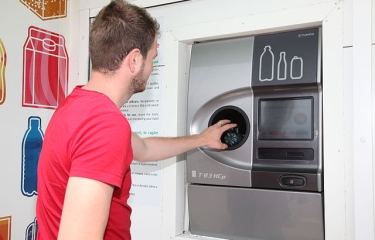 Los sistemas de Reverse Vending se enfrentan entre sí en España: ¿Depósito o Recompensa?