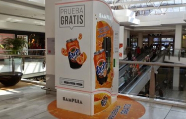Entre el marketing y la interactividad, el vending que regala productos