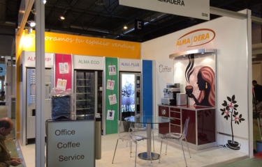 Almadera crea una línea de mobiliario para el Office Coffee Service