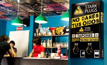 Dos jóvenes emprendedores impulsan Stark Plugs para los locales de ocio 