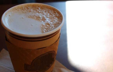 Reino Unido propone una tasa de 28 céntimos para los vasos de café desechables que afectará al vending