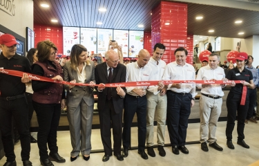 La primera y segunda cafetería Tim Hortons abren sus puertas en España