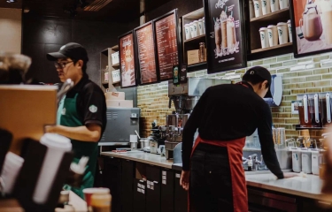 ÚLTIMA HORA: Starbucks no tiene planes de dejar de aceptar el pago con dinero en efectivo ÚLTIMA HORA: Starbucks no tiene planes de dejar de aceptar el pago con dinero en efectivo
