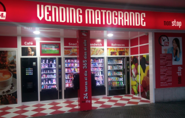 Un barrio coruñés se apoya en las máquinas de vending para ofrecer mascarillas Un barrio coruñés se apoya en las máquinas de vending para ofrecer mascarillas