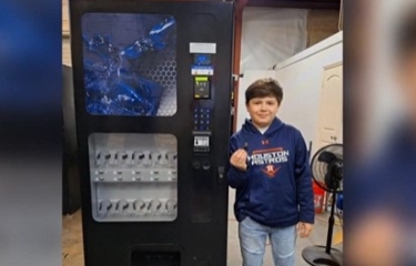Un estudiante de 12 años dirige su propio negocio de la distribución automática