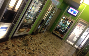 Un llamamiento a la educación: Máquina vandalizada desencadena respuesta de E&S Vending