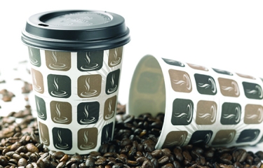 El vending de bebidas calientes mira hacia vasos de mayor capacidad y ¿de papel? 