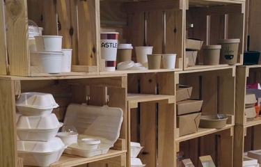 Podemos lleva al Congreso el debate sobre la prohibición de vasos y cubiertos desechables