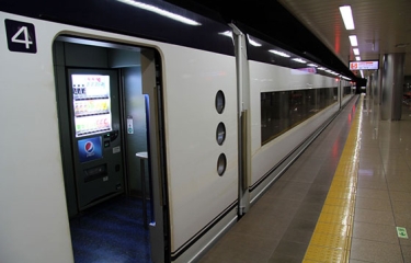 Renfe piensa en el vending como vía para abaratar los billetes de AVE