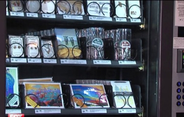 Tarragona frena en seco la expansión de las máquinas expendedoras en la vía pública