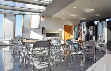 Las universidades plantean la eliminación de la bollería industria en el vending