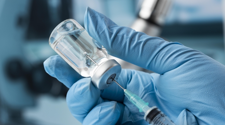 ¿Existe relación entre la venta de Narcan en expendedoras y el descenso en muertes por sobredosis en Estados Unidos?