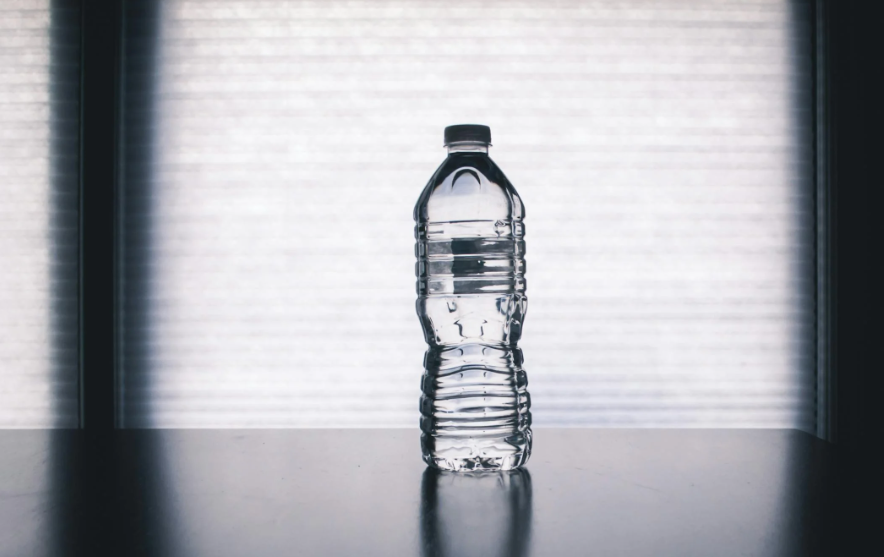 14 marcas de aguas minerales vendidas en Italia contienen pesticidas