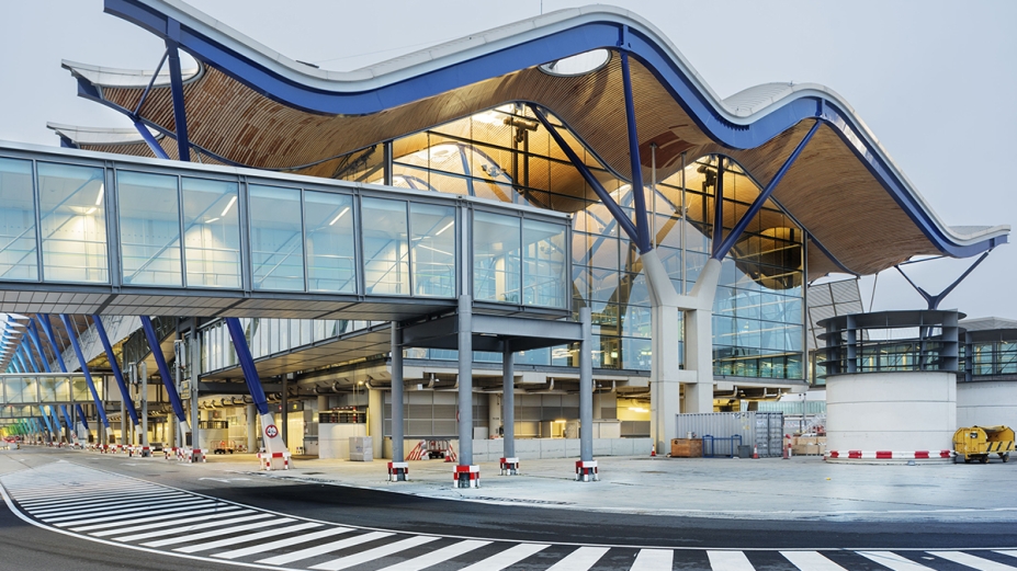 3 grandes operadores presentan canones descomunales frente a la licitación del Aeropuerto de Madrid 3 grandes operadores presentan canones descomunales frente a la licitación del Aeropuerto de Madrid