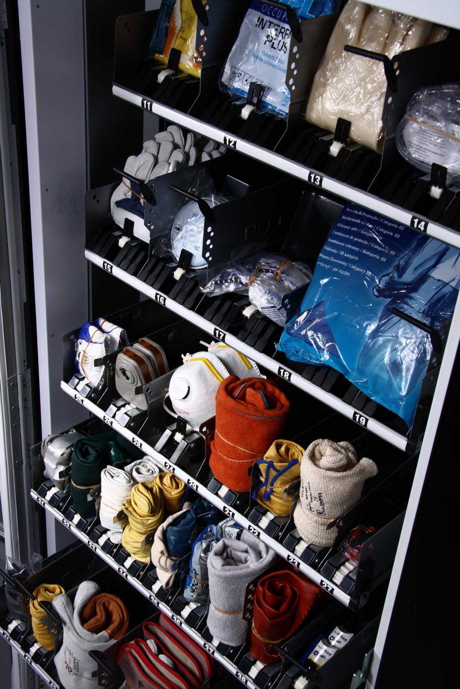 Jofemar se estrena en la Feria A+A con una máquina de EPIs