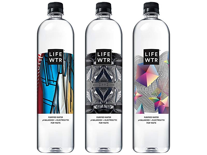 PepsiCo anuncia que su agua Lifewtr será 100% de plástico reciclado