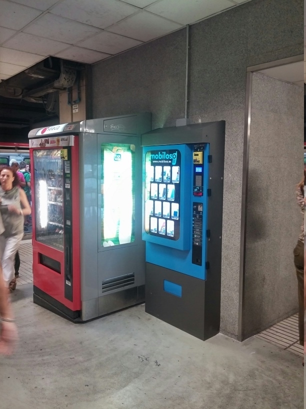 Mobiloso reduce el tamaño de sus expendedoras de accesorios de telefonía Mobiloso reduce el tamaño de sus expendedoras de accesorios de telefonía