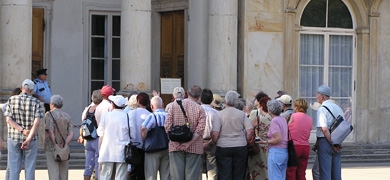 El gasto de los turistas se desequilibra: bajan las cifras, suben las medias