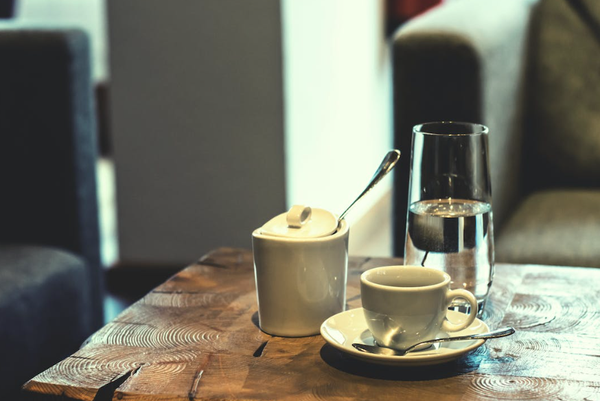 Agua: el compañero ideal para disfrutar del café al máximo nivel
