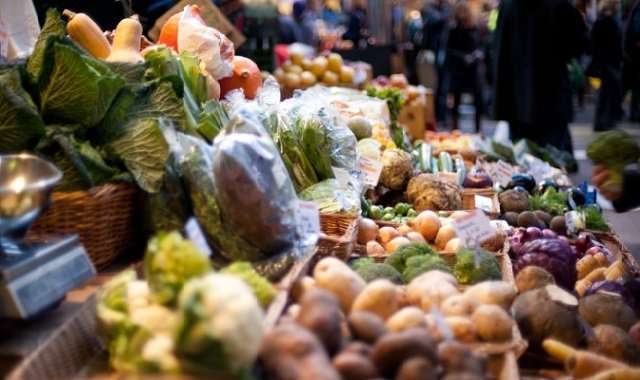 Desperdicio alimentario y plásticos de un solo uso en el punto de mira de la industria alimentaria