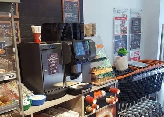 El coffee on-the-go al desnudo: así funcionan las superautomáticas "take away" de los supermercados DIA El coffee on-the-go al desnudo: así funcionan las superautomáticas "take away" de los supermercados DIA