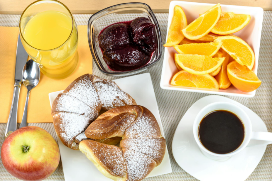 El 81% de los españoles desayuna fuera de casa al menos un día la semana El 81% de los españoles desayuna fuera de casa al menos un día la semana