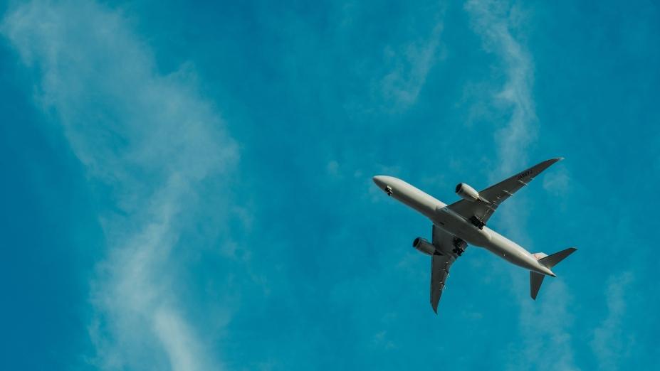 El aeropuerto de Málaga cierra temporalmente su comedor de empleados y la reposición de máquinas expendedoras