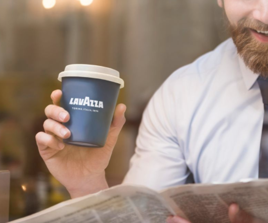 El take away de Lavazza para caminar acompañado de un buen café El take away de Lavazza para caminar acompañado de un buen café
