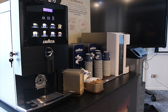 En España, las máquinas de café en el lugar de trabajo son la fórmula preferida de consumo En España, las máquinas de café en el lugar de trabajo son la fórmula preferida de consumo