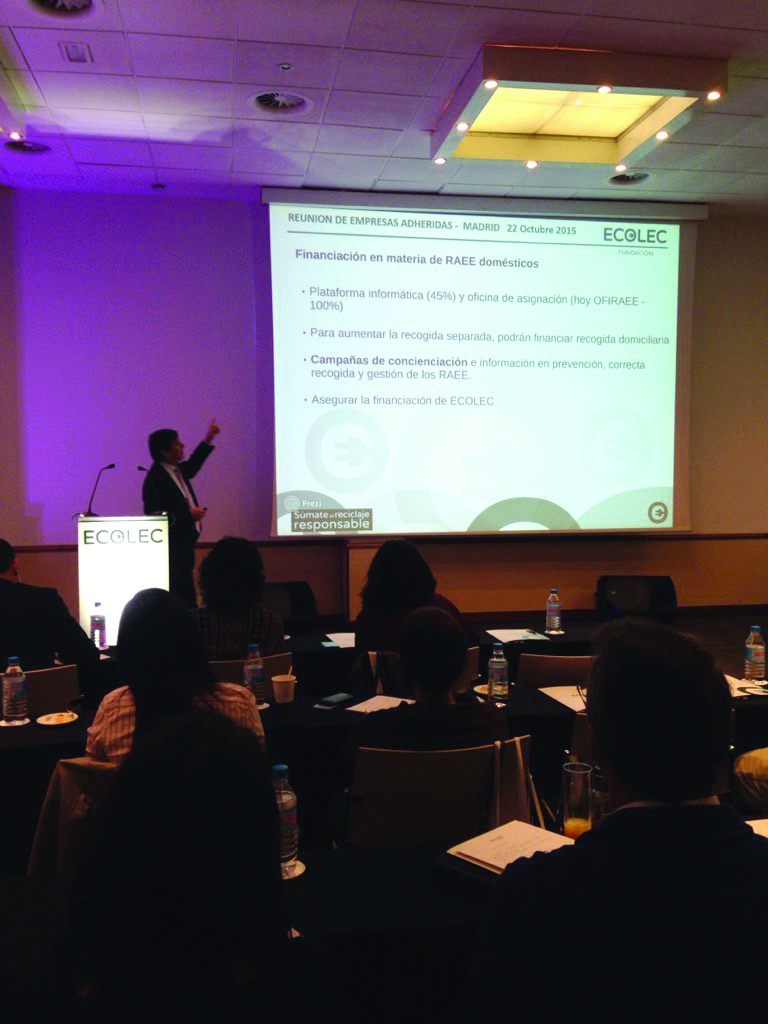 Ecolec acerca las novedades del RD sobre RAEE a los fabricantes de expendedoras Ecolec acerca las novedades del RD sobre RAEE a los fabricantes de expendedoras