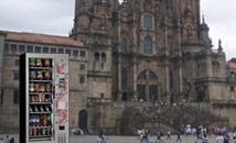 Máquinas expendedoras para recibir al Papa en Santiago