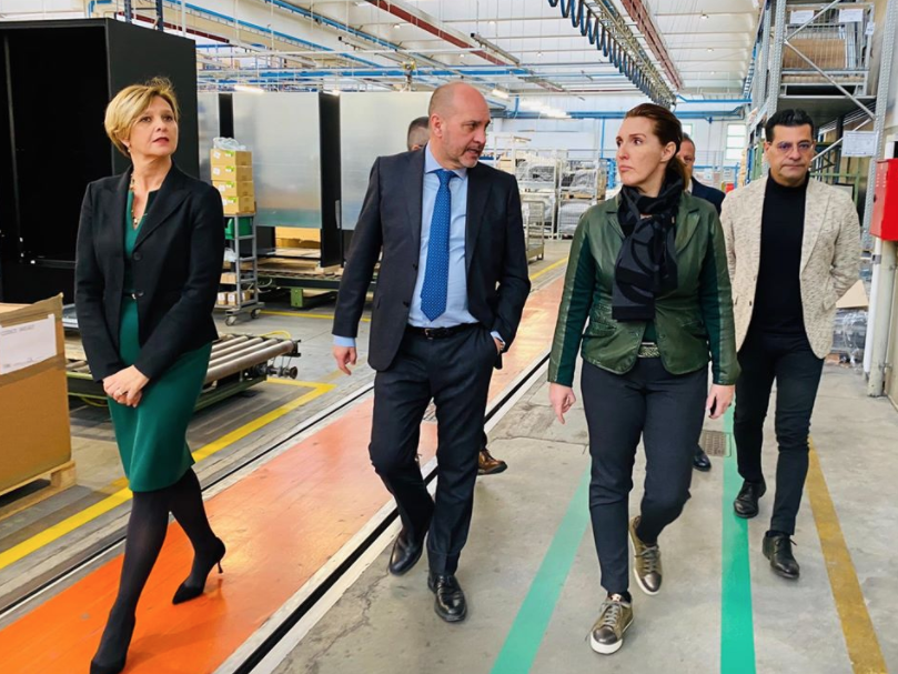 Fas premia la labor de sus empleados con un bono de 2.000 euros Fas premia la labor de sus empleados con un bono de 2.000 euros