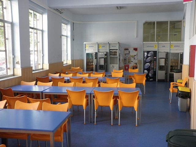 Las cafeterías universitarias en crisis: ¿futuros espacios de ‘costudying’ con vending? Las cafeterías universitarias en crisis: ¿futuros espacios de ‘costudying’ con vending?