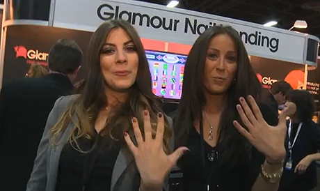 El glamour llega al vending con máquinas que pintan las uñas al instante El glamour llega al vending con máquinas que pintan las uñas al instante