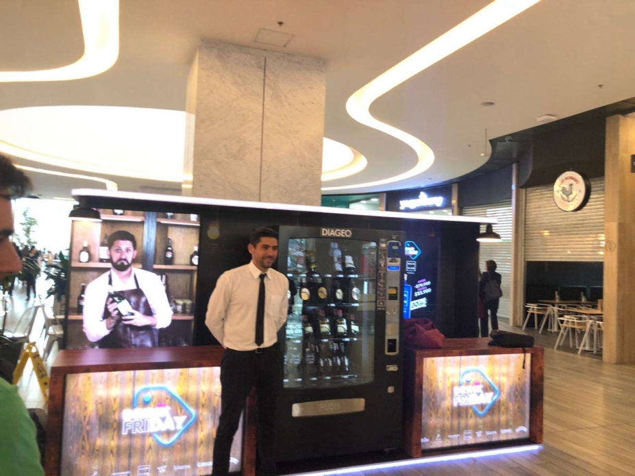 Inssa y Diageo lanzan en Colombia máquinas automáticas de licor para mayores de edad