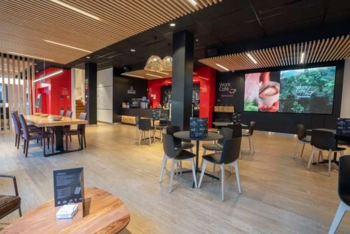 La apuesta por los coffee corners: Banco Santander inaugura su primer Work Café andaluz en Málaga La apuesta por los coffee corners: Banco Santander inaugura su primer Work Café andaluz en Málaga