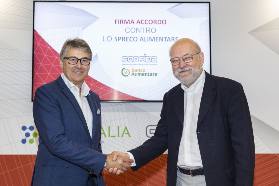 La distribución automática dona más de 74 toneladas de alimentos y bebidas al Banco de Alimentos