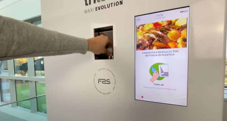 La evolución del reverse vending con la nueva Tritech Maxi La evolución del reverse vending con la nueva Tritech Maxi