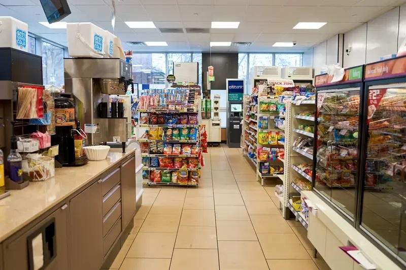 Las tiendas 24 horas no podrán destinar más del 40% a alimentación en Castilla y León