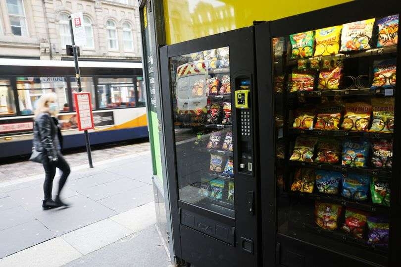 Las tiendas de conveniencia británicas apuestan por las máquinas expendedoras