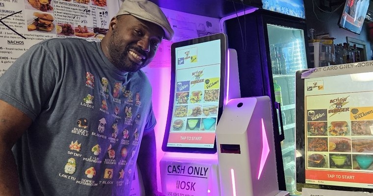 Los quioscos de autopedido impulsan el éxito de Action Burger, el restaurante gamer de Brooklyn Los quioscos de autopedido impulsan el éxito de Action Burger, el restaurante gamer de Brooklyn