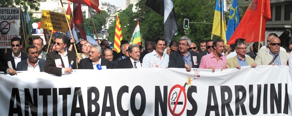 Respuesta contundente de los hosteleros en la Protesta contra la Ley Antitabaco Respuesta contundente de los hosteleros en la Protesta contra la Ley Antitabaco