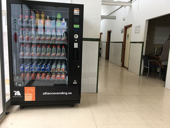 El 17% de los españoles que desayunan fuera de casa elige la máquina expendedora