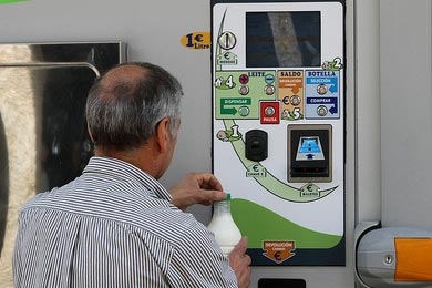 La leche fresca se resiste a abandonar su canal de distribución automática
