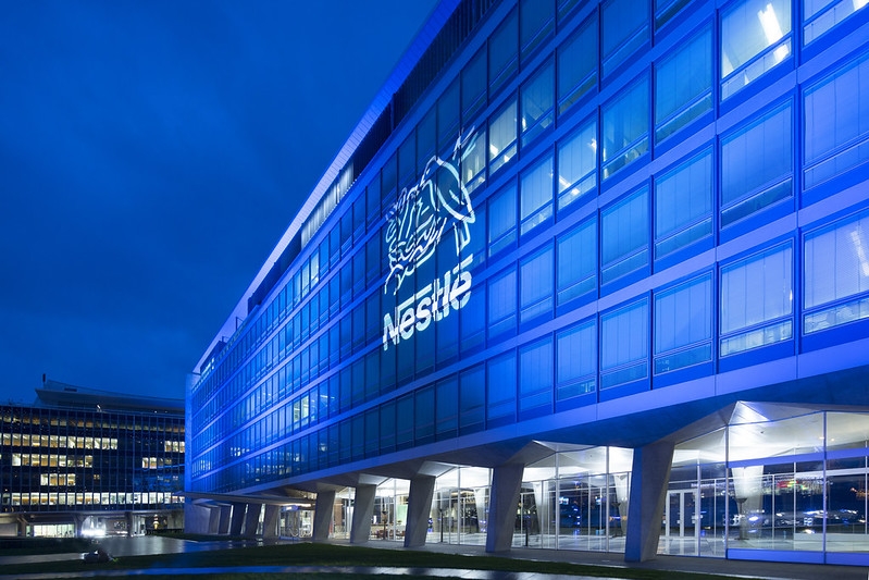 Nestlé vende a Platinum Equity la mitad de su filial de agua y crean Peranel