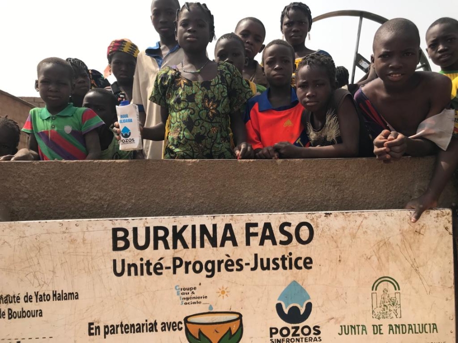 Pozos Sin Fronteras: Un agua osmotizada con minerales esenciales, 100% solidaria Pozos Sin Fronteras: Un agua osmotizada con minerales esenciales, 100% solidaria