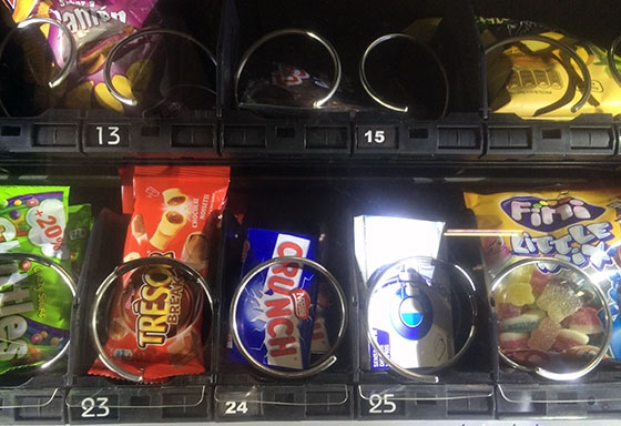 Los productos con aceite de palma estarán vetados en las expendedoras