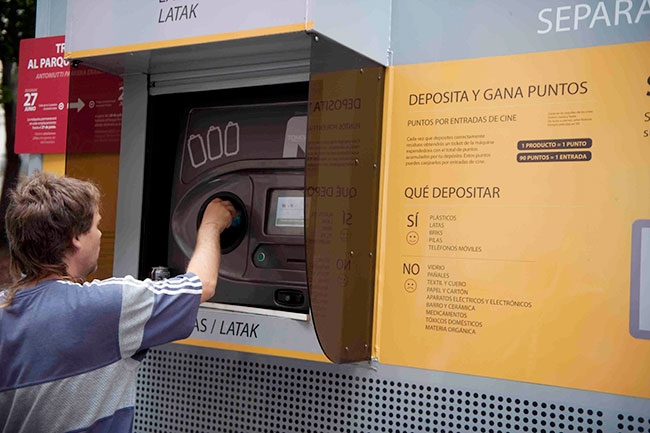 El reverse vending deja de ser una opción de partidos, la oposición lo quiere implantar en Aragón